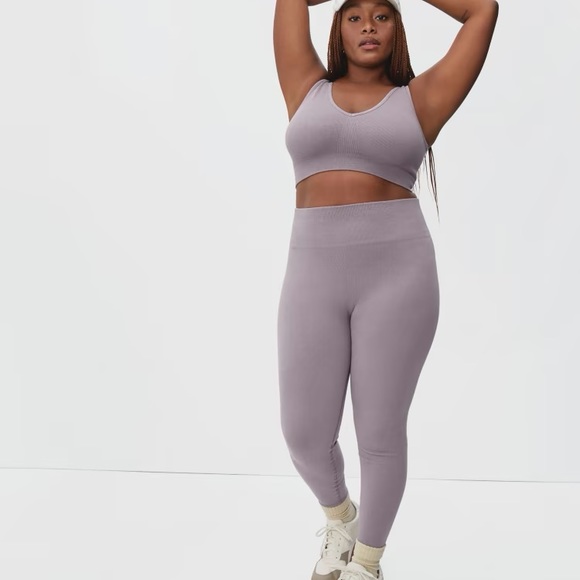 Everlane Pants - Everlane Seamless Leggings, Dusty Lavender, size M/L. Excellent used condition